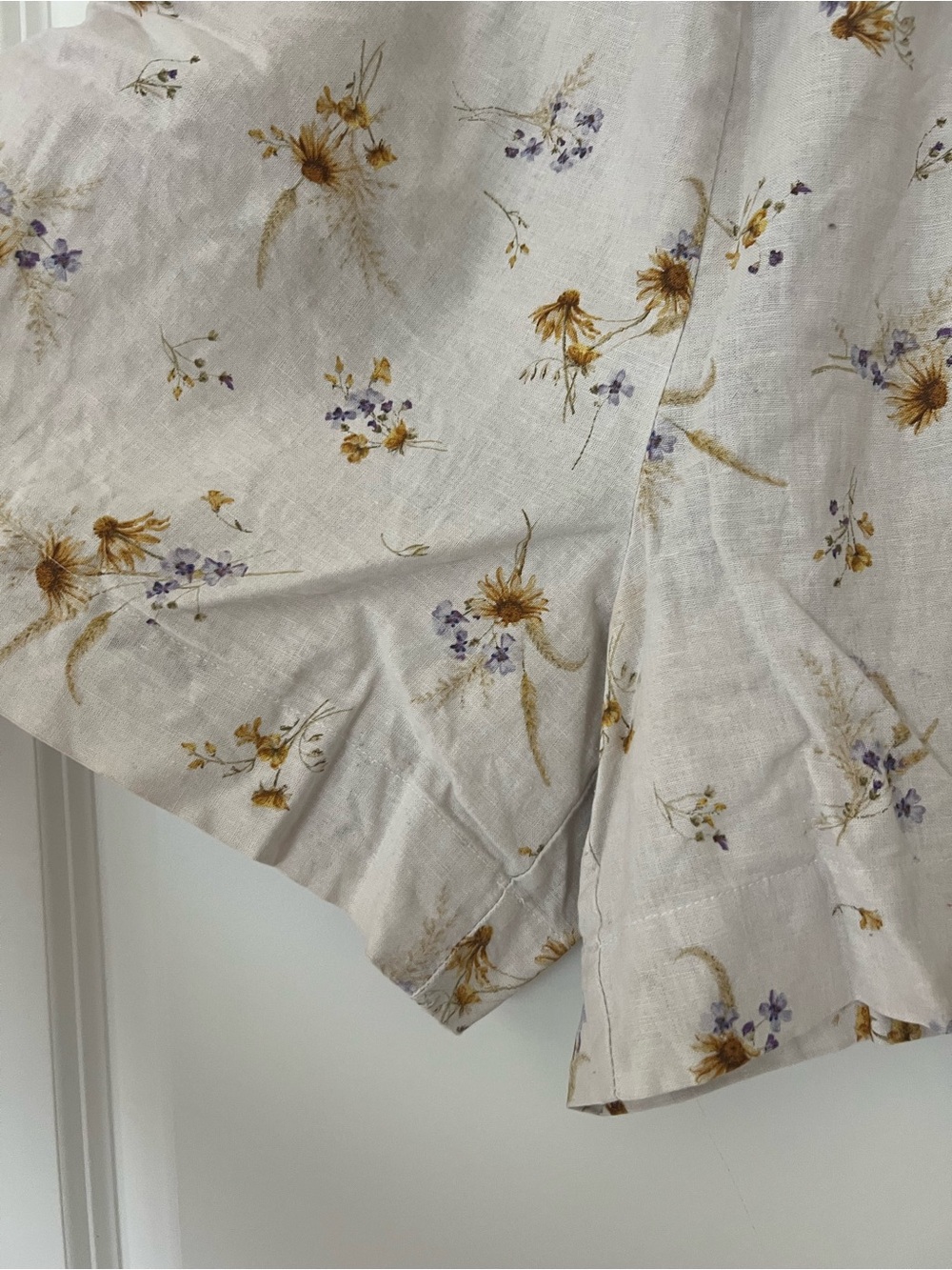 H&M High-Rise Linen-Blend Shorts - Picture 2 of 6
